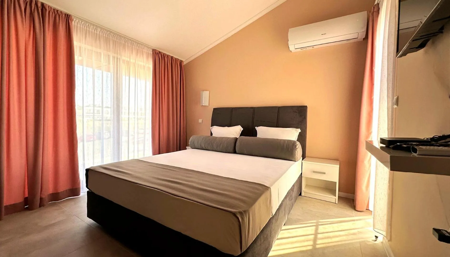 Hotel Семеен Хотел Golden Place Sozopol